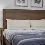 Shadyside, Pittsburgh !F Modern And Bright Private Bedroom With Shared Bathroom