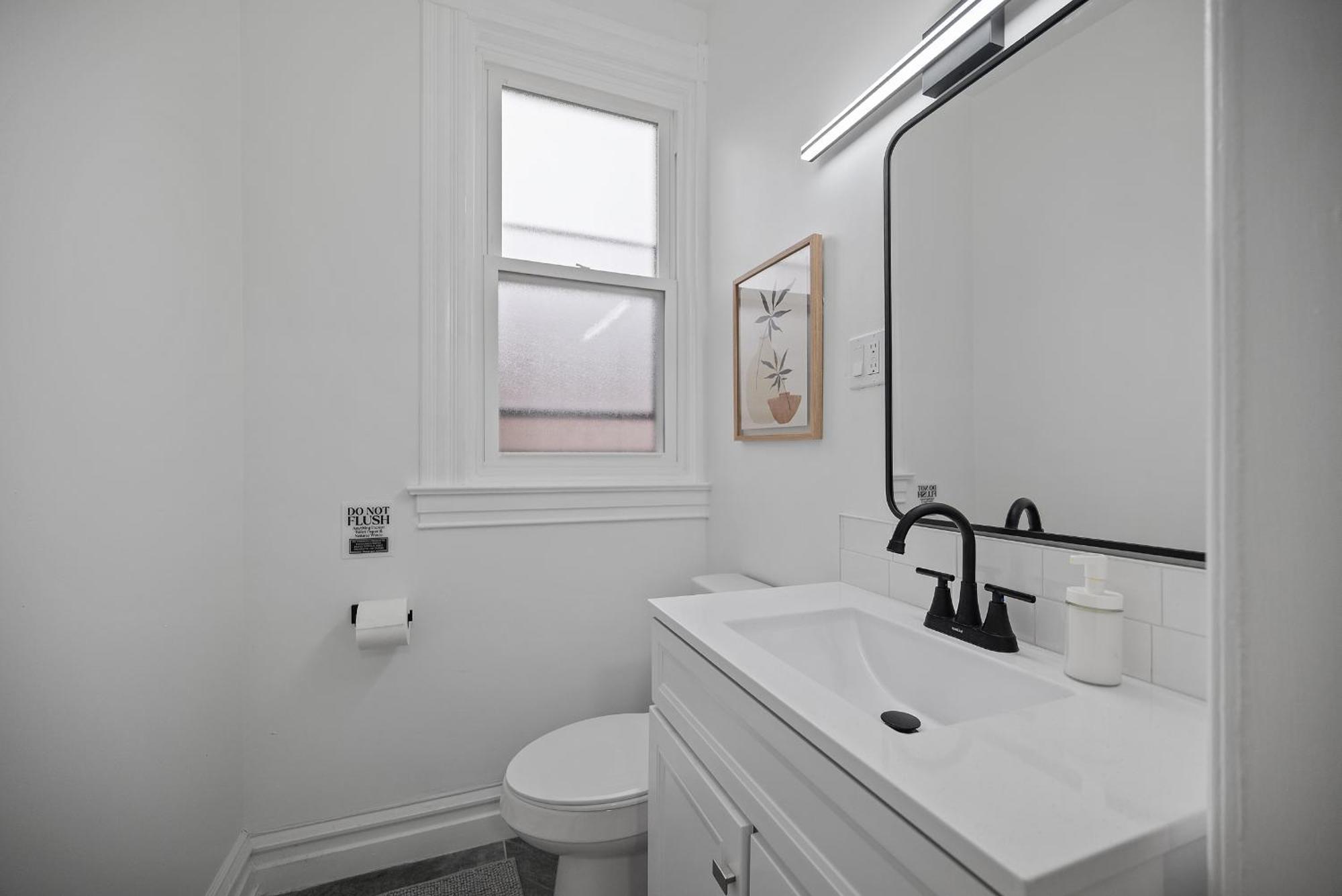 Shadyside, !f Modern And Bright Private Bedroom With Shared Bathroom Homestay *