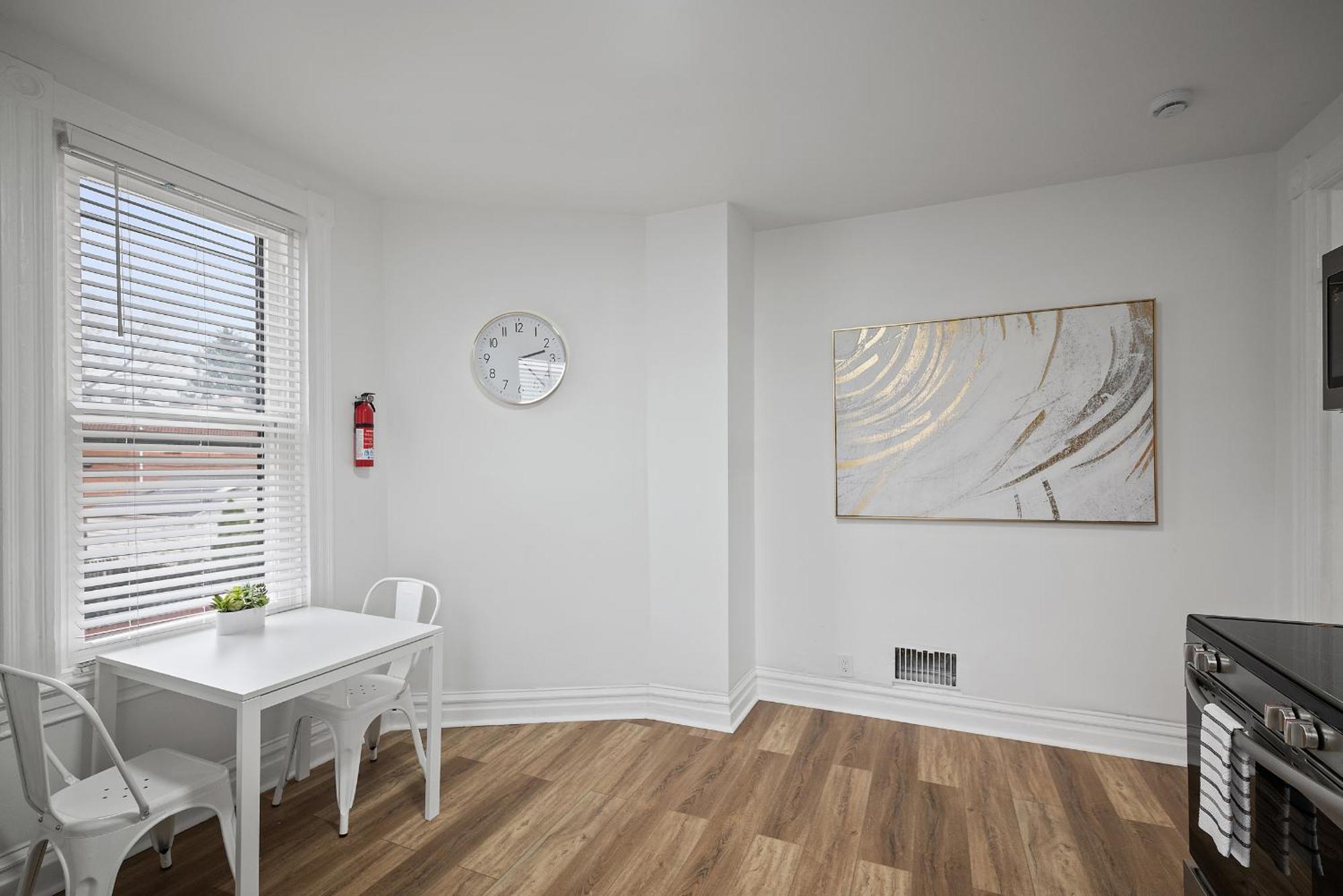 Shadyside, !f Modern And Bright Private Bedroom With Shared Bathroom