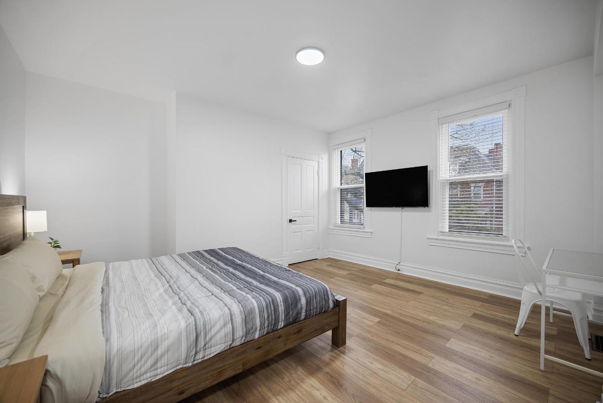 Homestay Shadyside, !f Modern And Bright Private Bedroom With Shared Bathroom